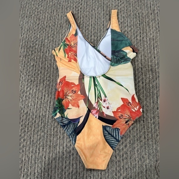 Women’s Floral Print one-piece, NWOT! - Picture 2 of 5